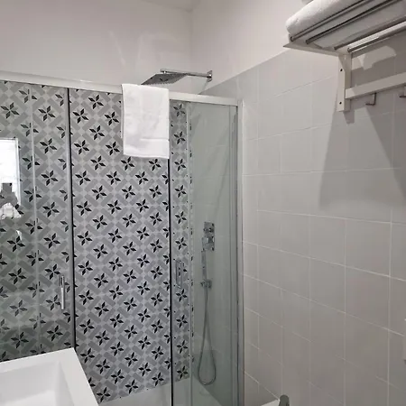 招待所 Incoming Cesare Cortese