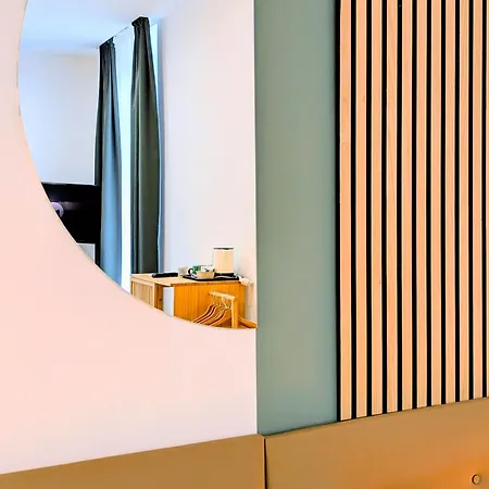 招待所 Incoming Cesare Cortese